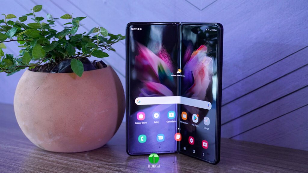 Samsung Galaxy Z Fold3 Android 12